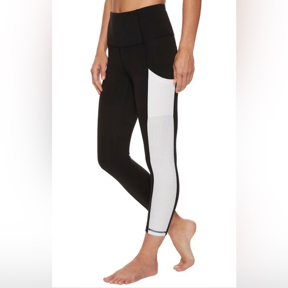 The North Face Motivation High Rise Pocket Flashdry Crop Leggings Pants - Picture 1 of 6